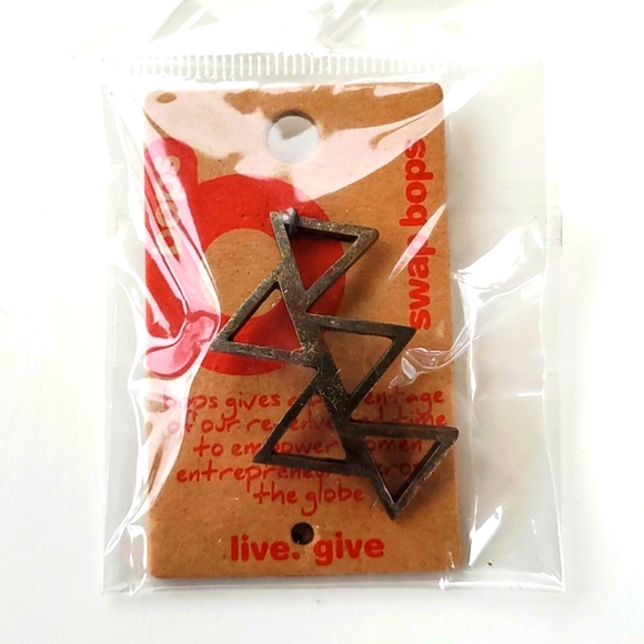 Boutique Swap Bops Adornment Charm Five Triangles Any Necklace or Bracelet - Picture 1 of 7